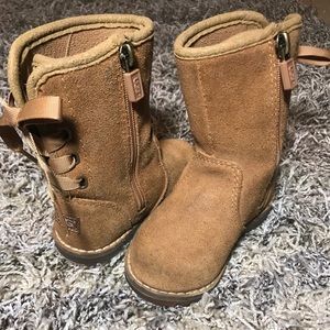 Ugg toddler boots color chestnut